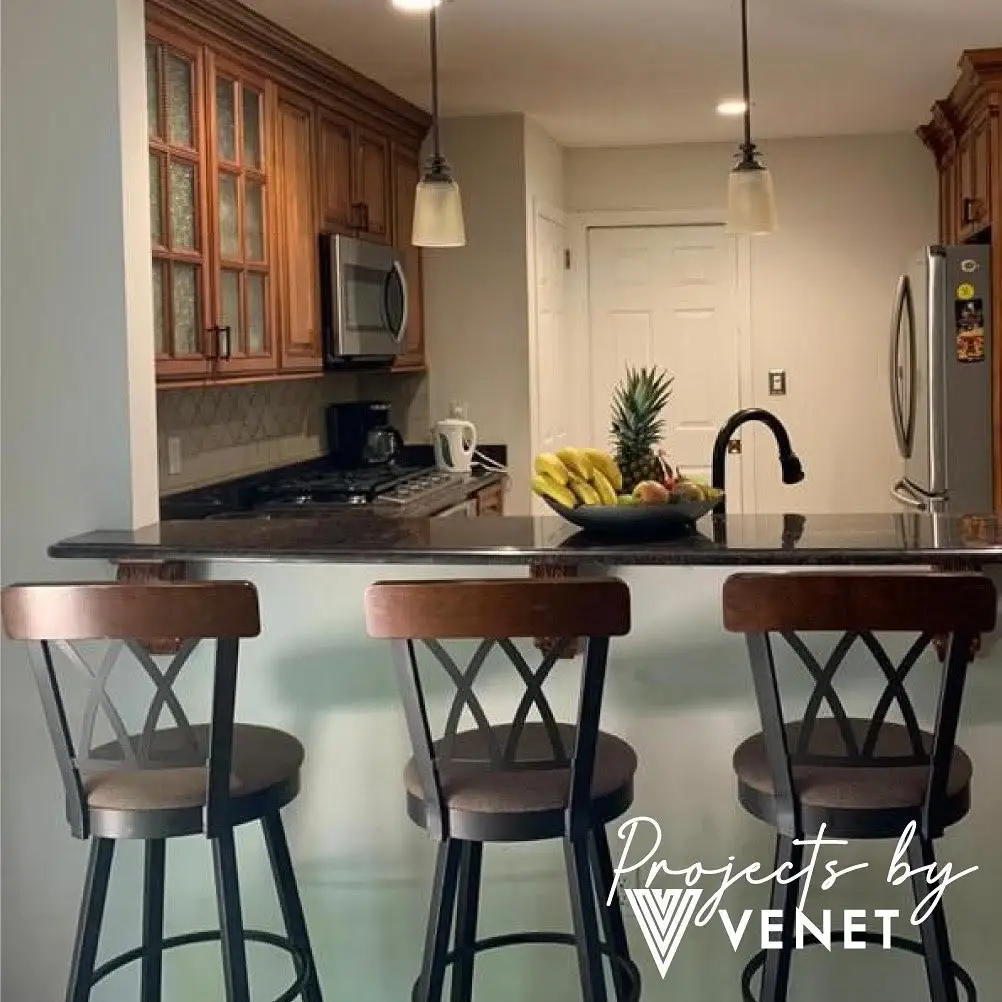 Granite Breakfast Bar project completed by Venet LLC in Tampa Bay, Florida