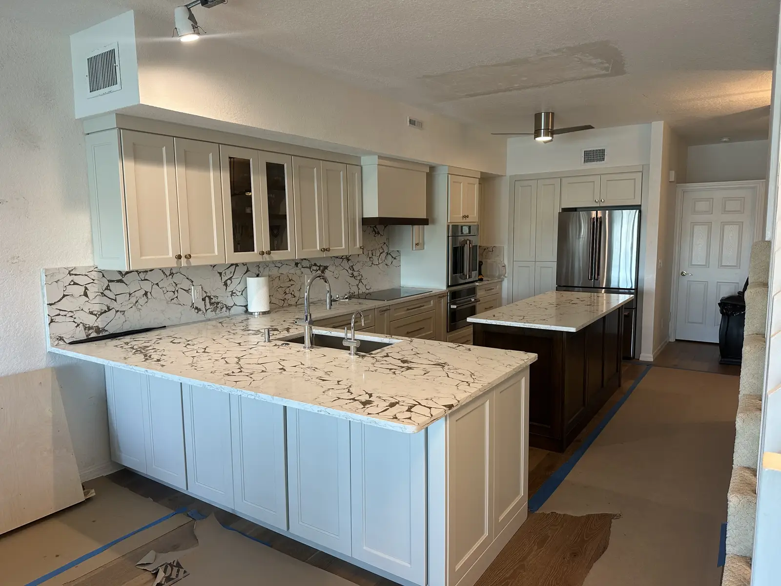 Granite kitchen countertops with full stone backsplash by Venet LLC in Tampa Bay, Florida