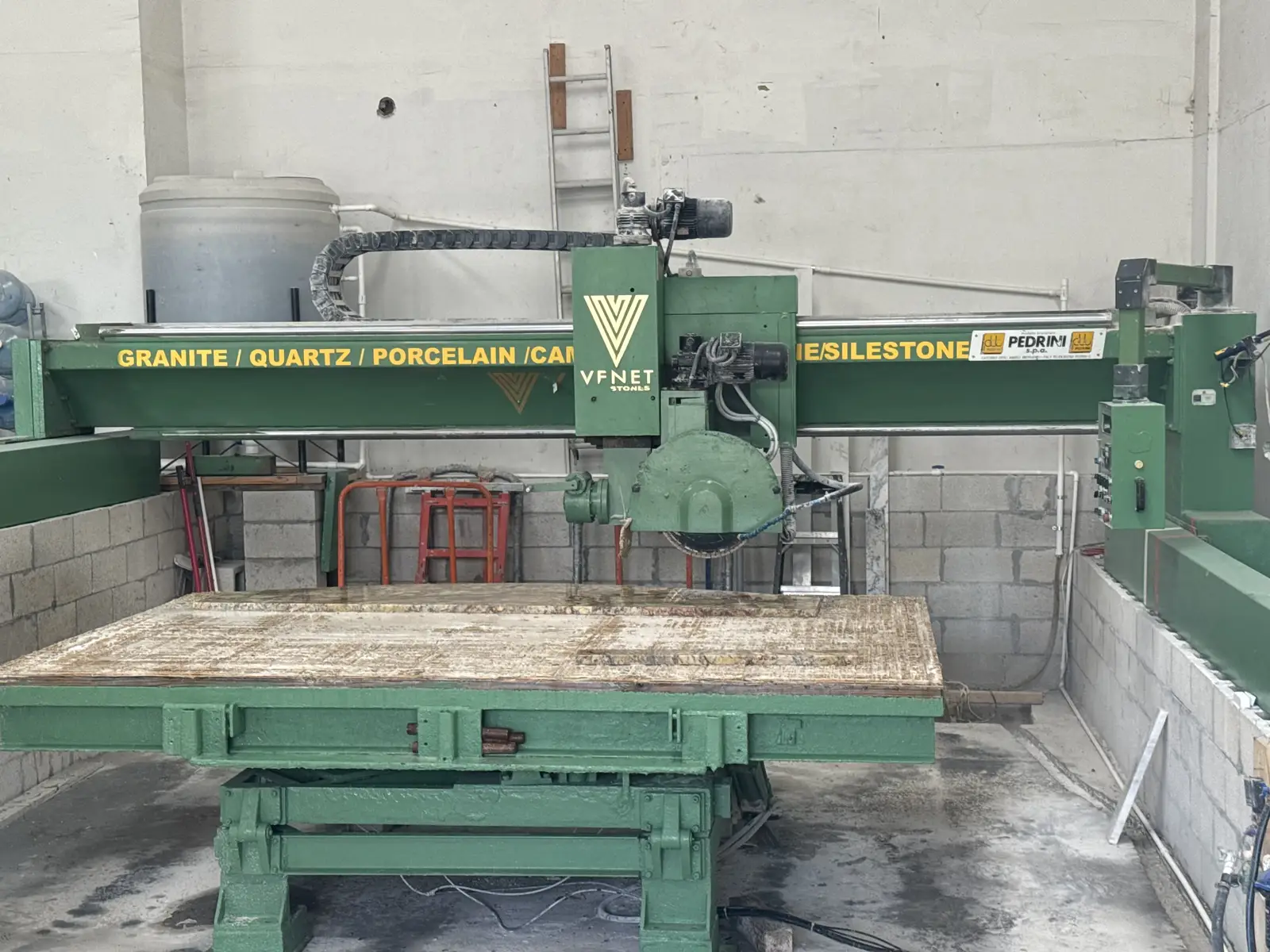 Bridge saw stone fabrication equipment at Venet LLC serving Tampa Bay, Florida