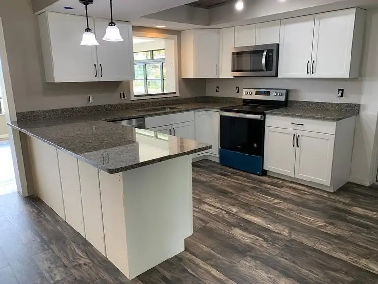 Granite kitchen countertop remodel completed by the family- and owner-operated Venet LLC team in Tampa Bay